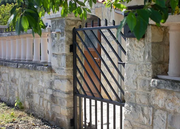 Dom wakacyjny Eli Pomer