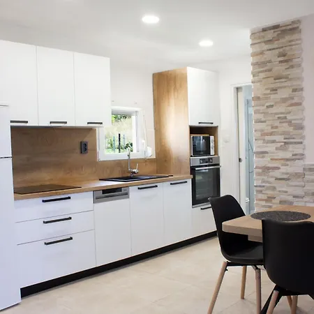 Eli Holiday home Pomer